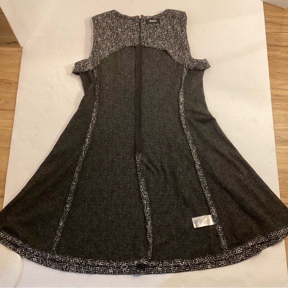 Cozy DKNY fall & winter black and white jumper dress Size 14 poly/rayon - Picture 10 of 12